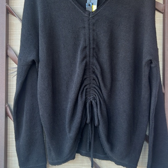 New Buffalo David Bitton V-Neck Lightweight Thermal Knit Cinched Front Sweater - Picture 4 of 10